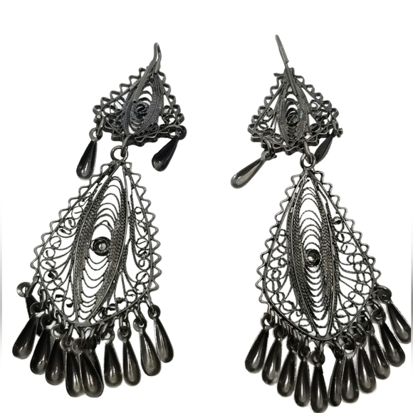 VINTAGE GUNMETAL COLOR FILIGREE WIRE DESIGN DROP HOOK EARRINGS - Picture 3 of 3